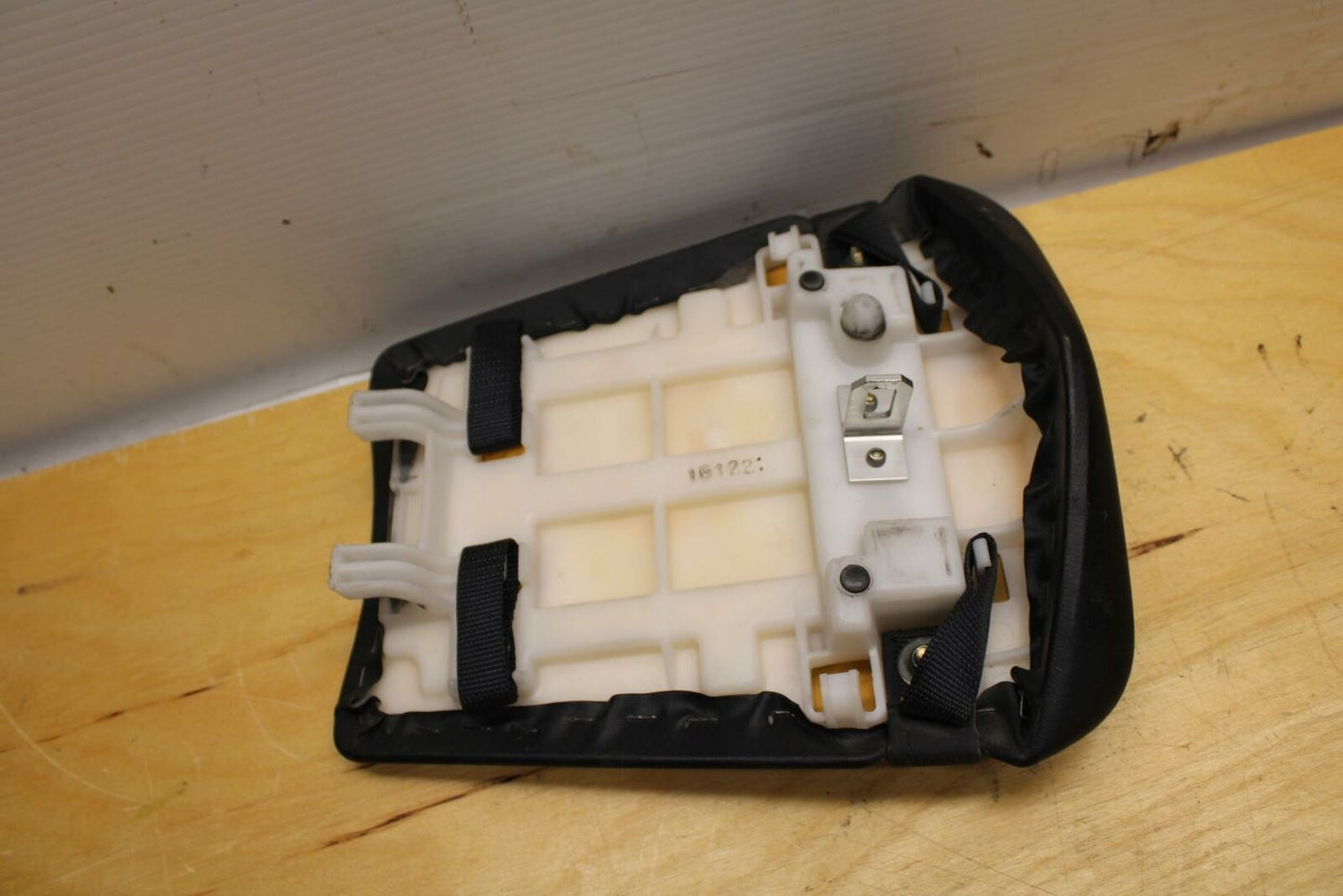 02-03 YAMAHA YZF R1 5PW REAR BACK PASSENGER TANDEM SEAT PAD SADDLE PILLION BB313