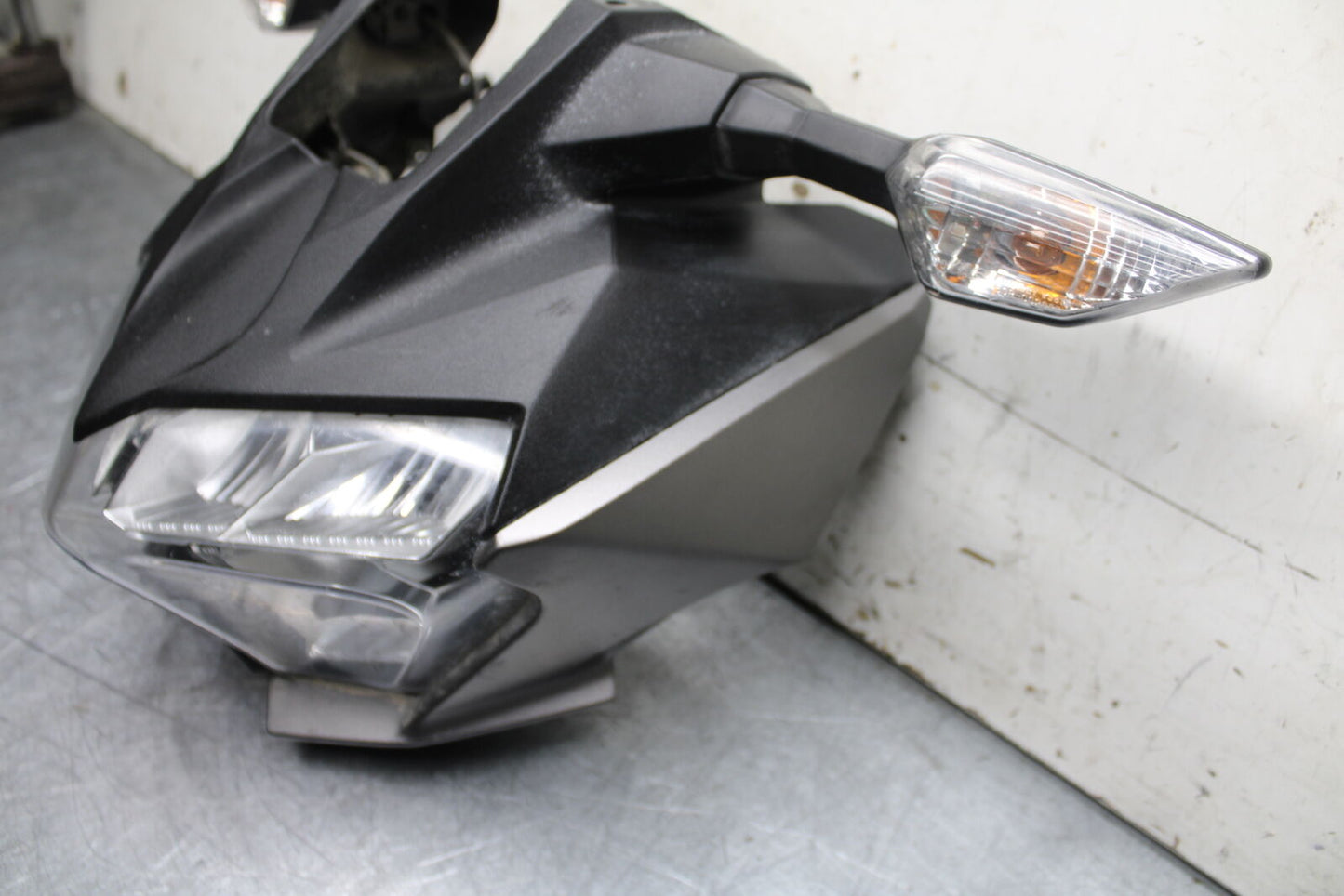 19-22 KAWASAKI Z400 FRONT HEADLIGHT HEAD LIGHT LAMP BB708