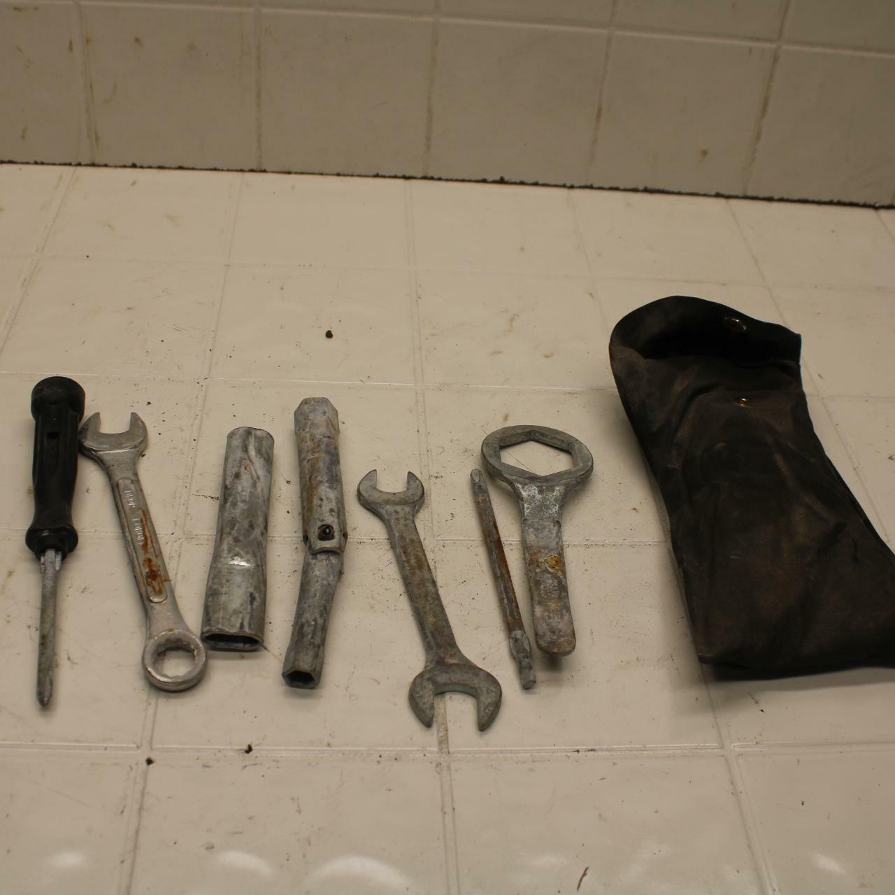 01-02 SUZUKI GSXR750 STOCK TOOLS OEM TOOL BAG KIT SET BB402