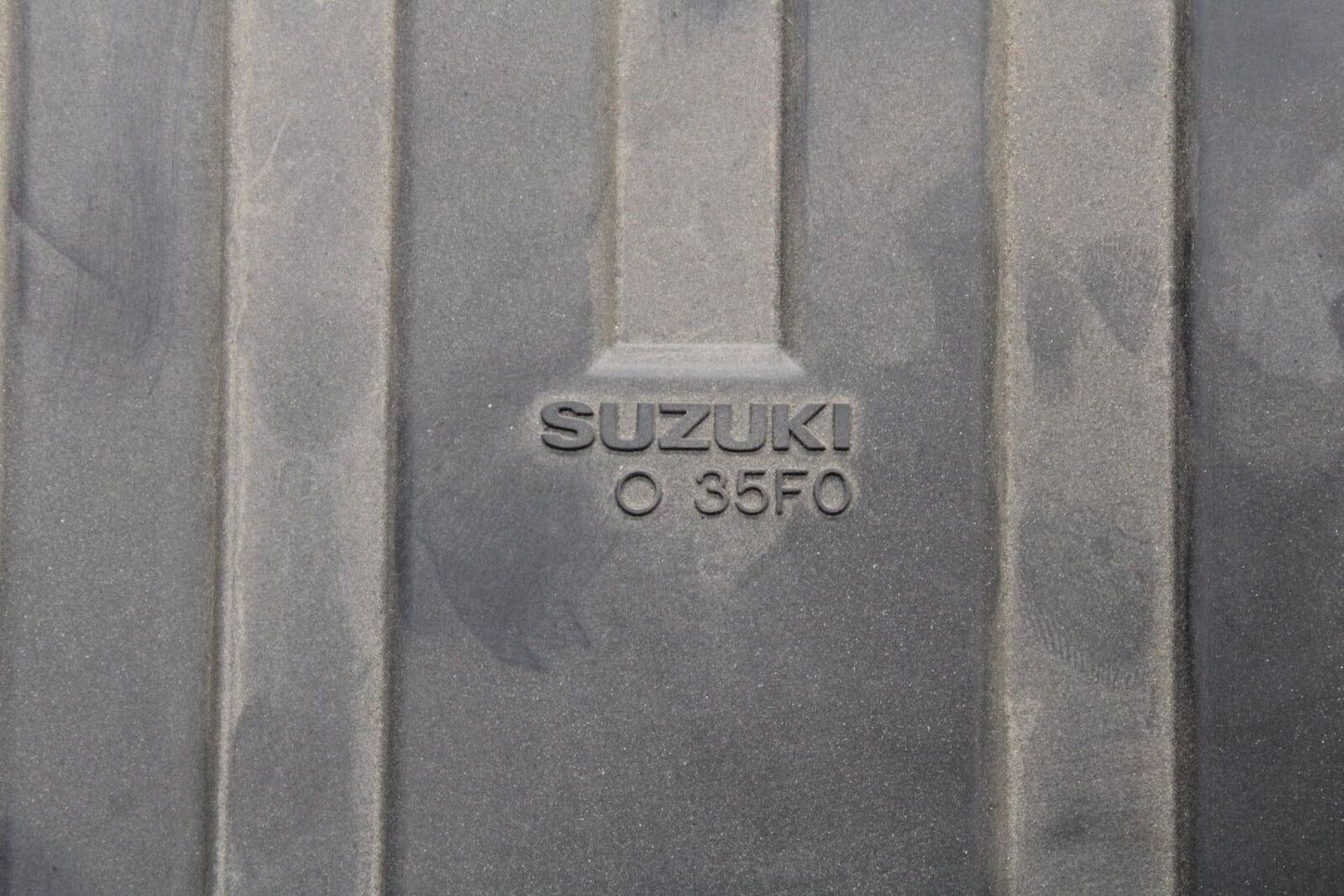 01-03 SUZUKI GSXR600 AIRBOX AIR INTAKE FILTER BOX 13700-39F00 BB633