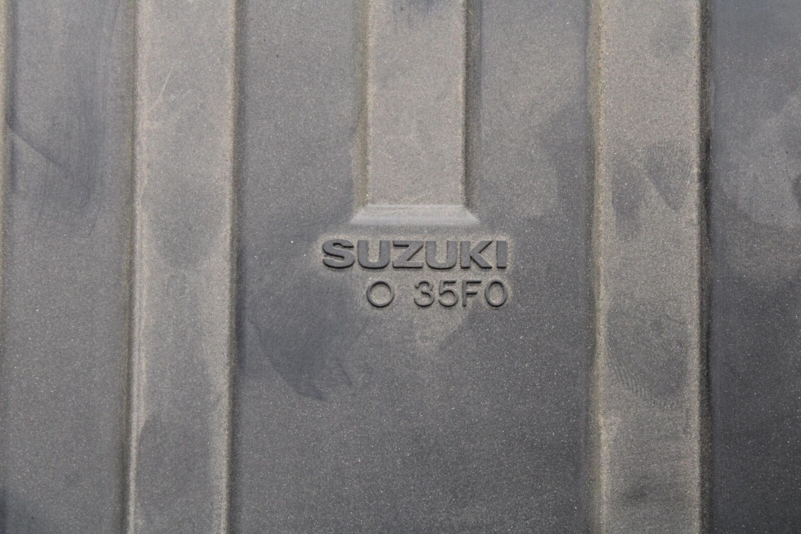 01-03 SUZUKI GSXR600 AIRBOX AIR INTAKE FILTER BOX 13700-39F00 BB633