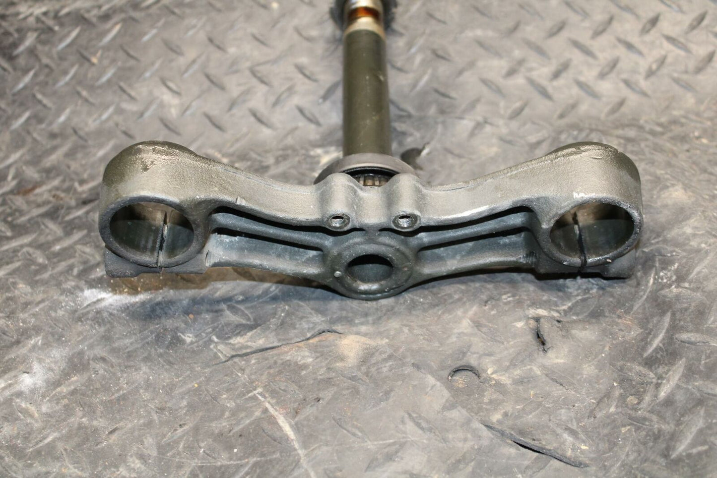 86 SUZUKI GS750ES FRONT FORKS CLAMP LOWER TRIPLE TREE STEM BB233
