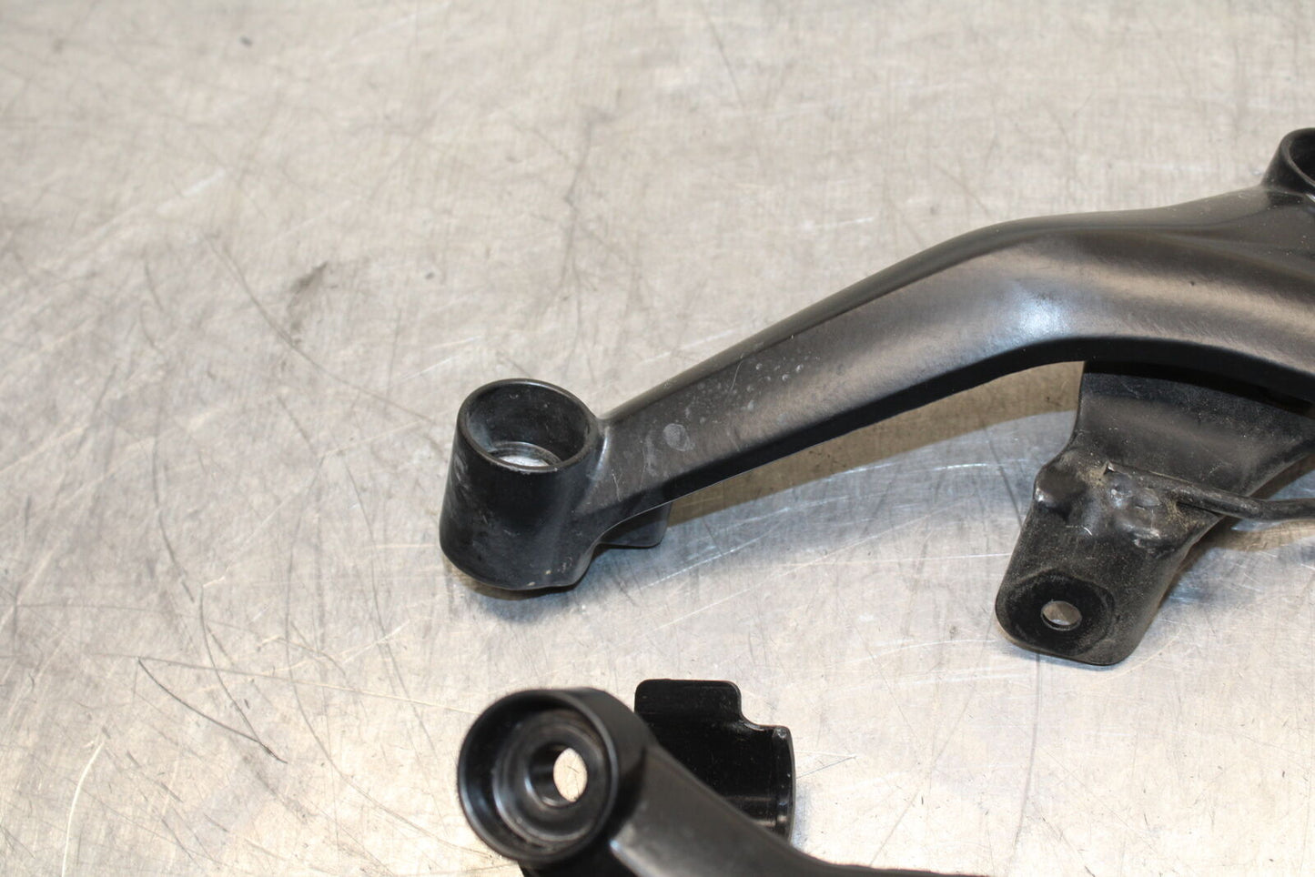 17-24 KTM 390 DUKE ENGINE MOTOR MOUNT STAY BRACKETS BB734