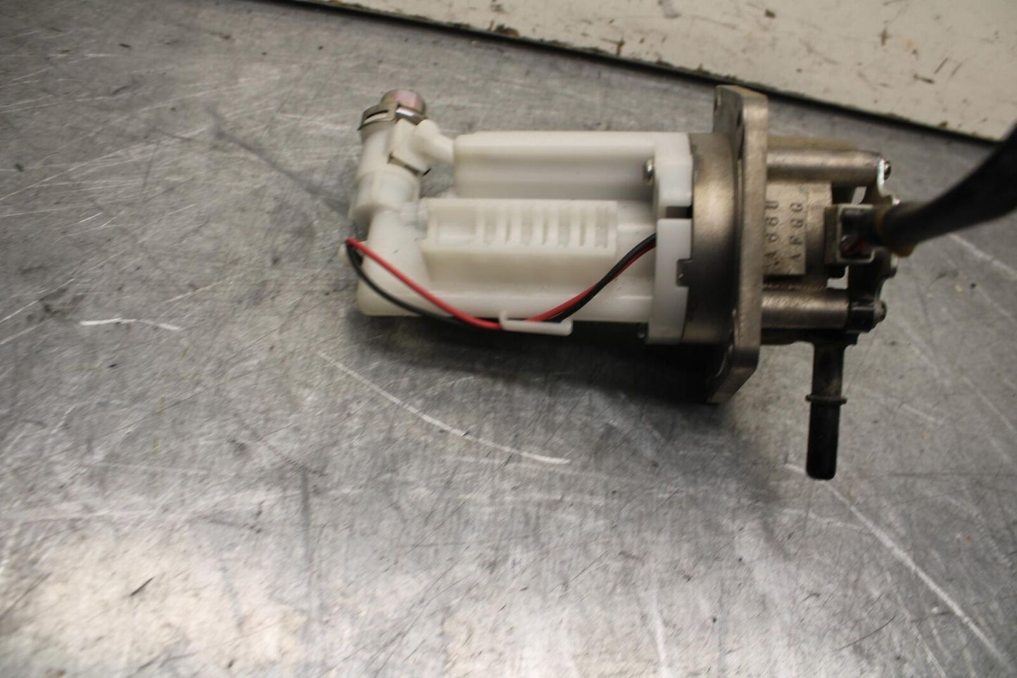 16-18 KTM 690 DUKE FUEL PUMP GAS PETROL SENDER UNIT BB631