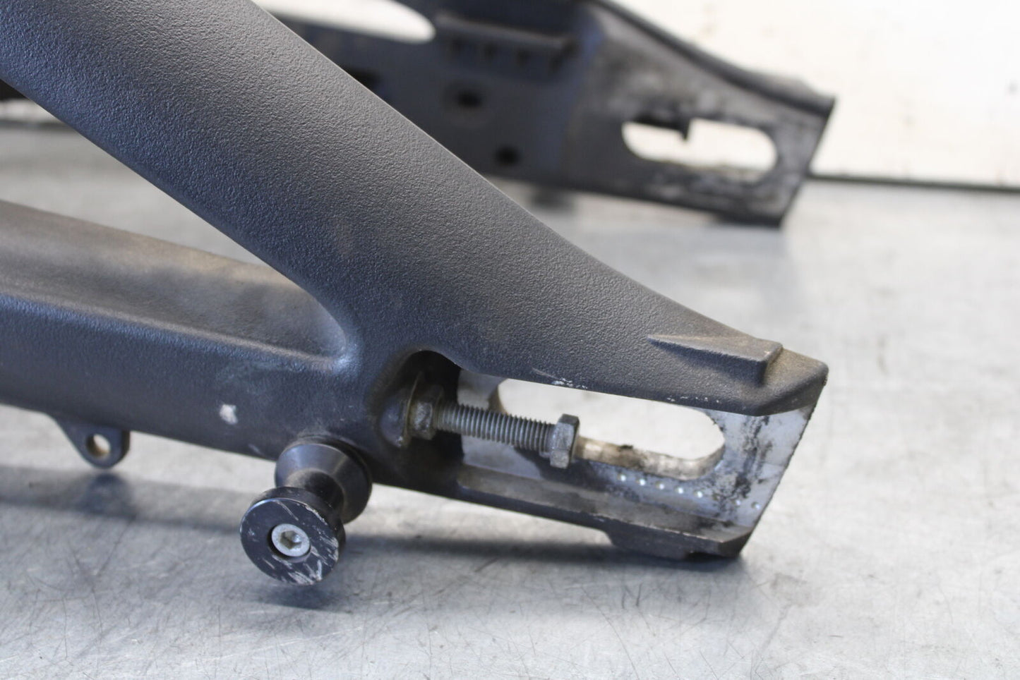 07-08 TRIUMPH DAYTONA 675 REAR SWINGARM BACK SUSPENSION SWING ARM T2051694 BB685