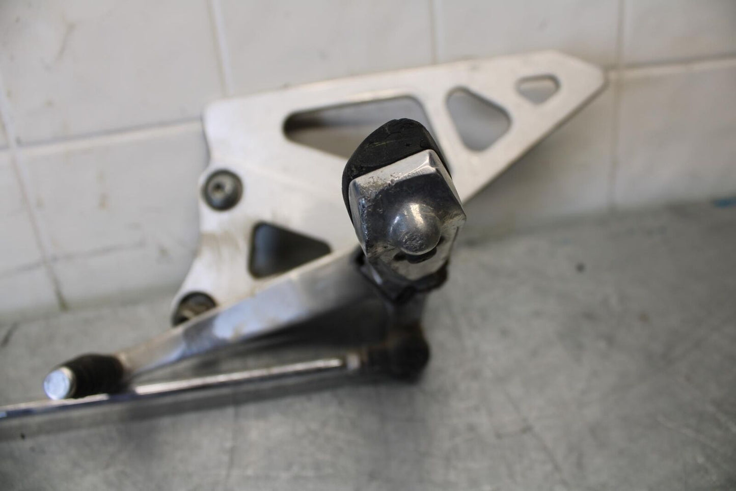 91-92 SUZUKI GSXR1100 GSXR 1100M LEFT REARSET REAR SET FOOT PEG W SHIFTER BB435