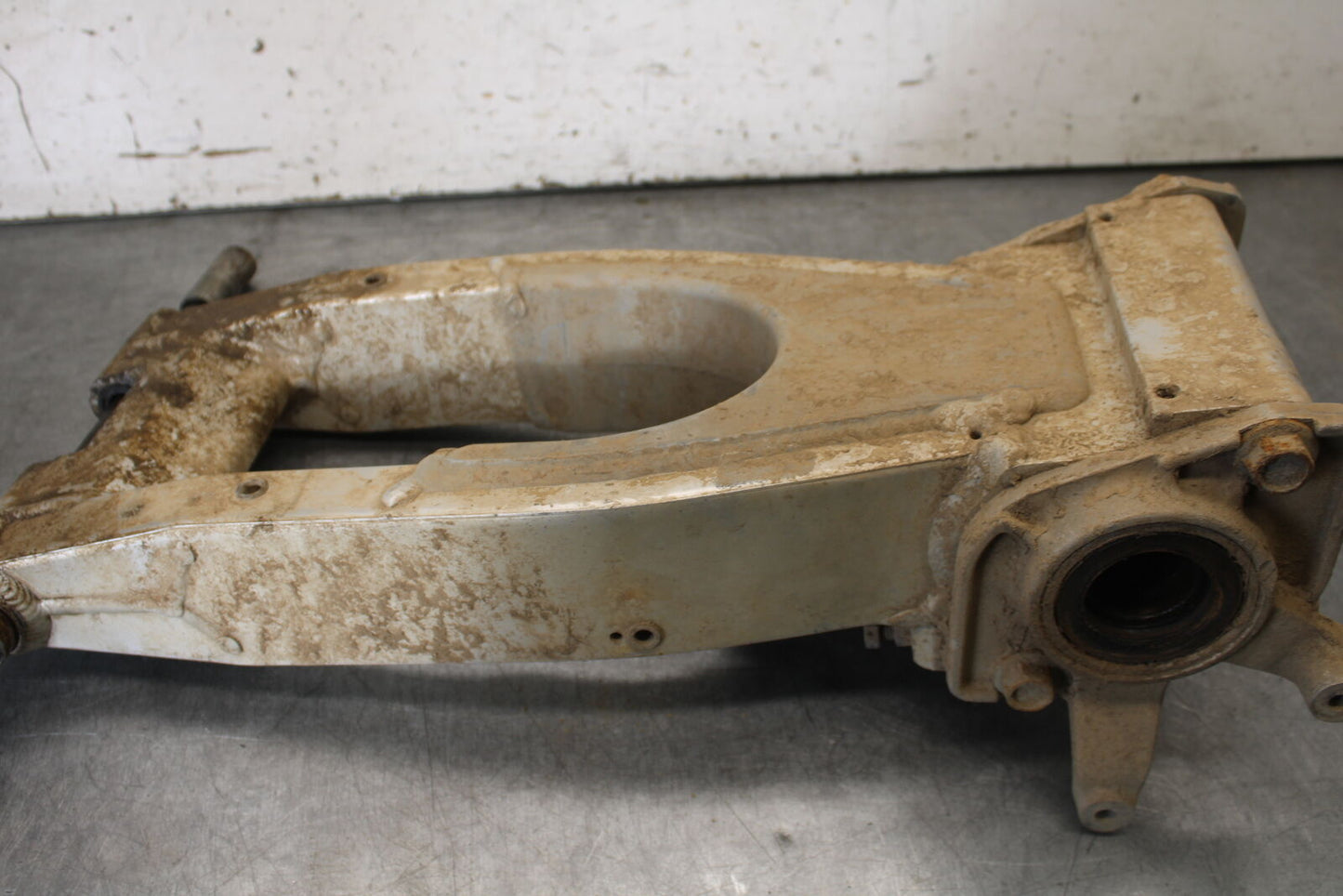 01-05 YAMAHA RAPTOR 660R REAR SWINGARM BACK SUSPENSION SWING ARM BB695
