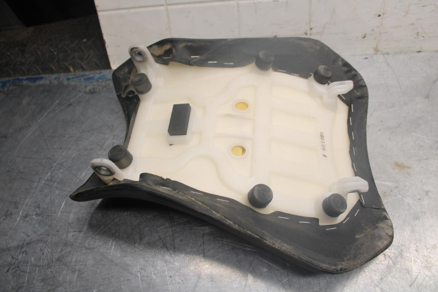 15-21 SUZUKI GSXR600 FRONT DRIVERS SEAT PAD SADDLE BB460