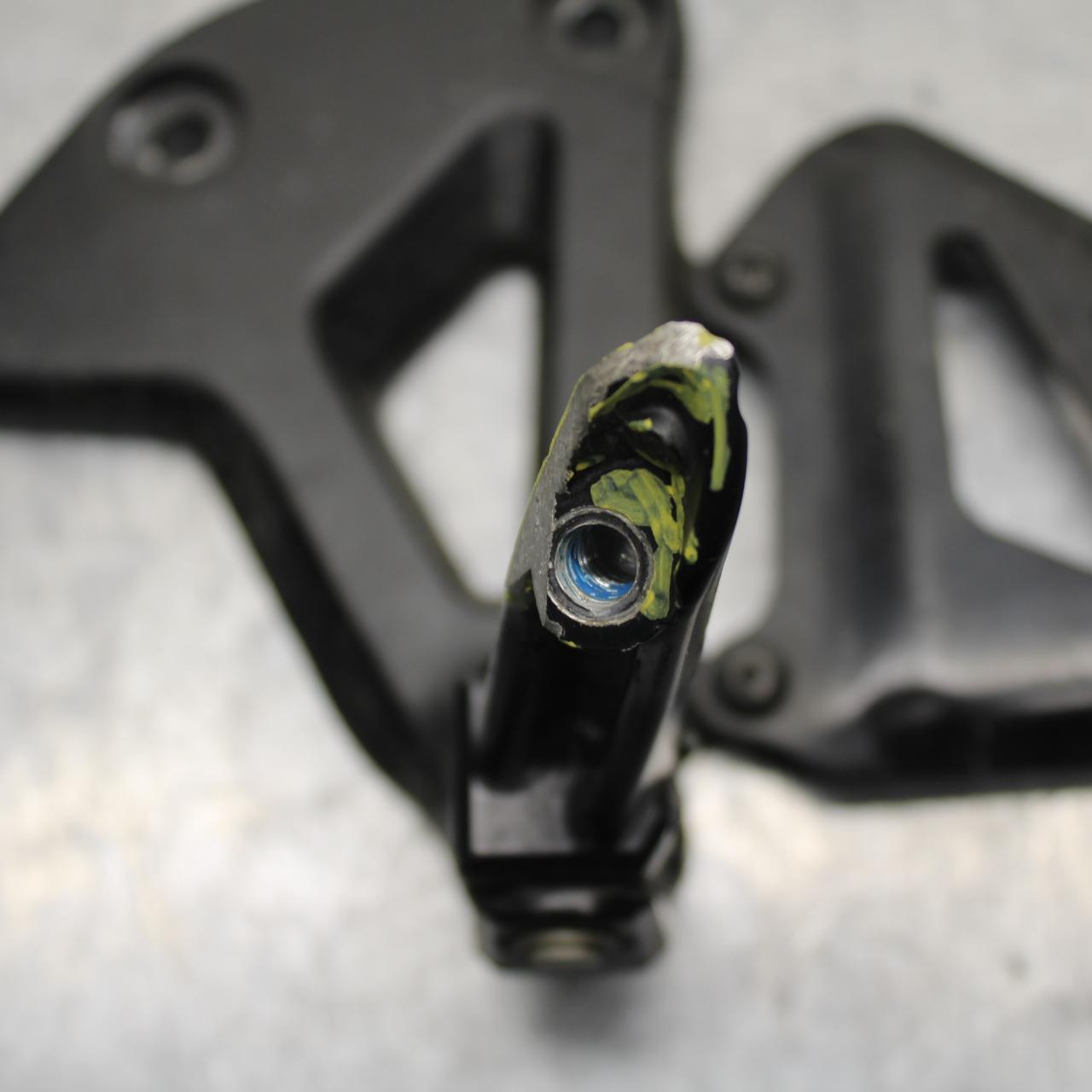 20 SUZUKI GSXR 1000 LEFT REARSET REAR SET DRIVER FOOT PEG REST STOP BB597