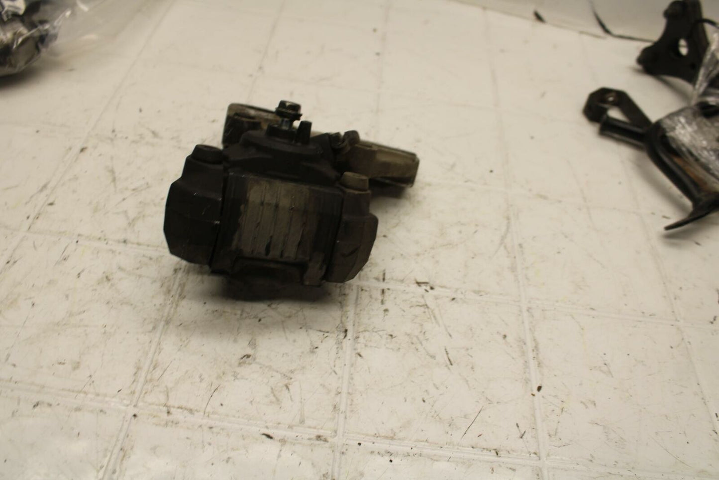 96-03 KAWASAKI NINJA ZX7R REAR BACK BRAKE CALIPER W MOUNT BRACKET BB20