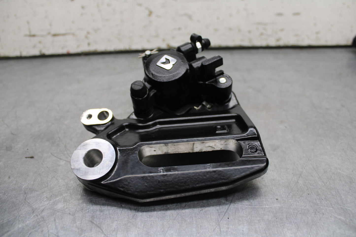 17-24 KTM 390 DUKE REAR BACK BRAKE CALIPER W MOUNT BRACKET BB734