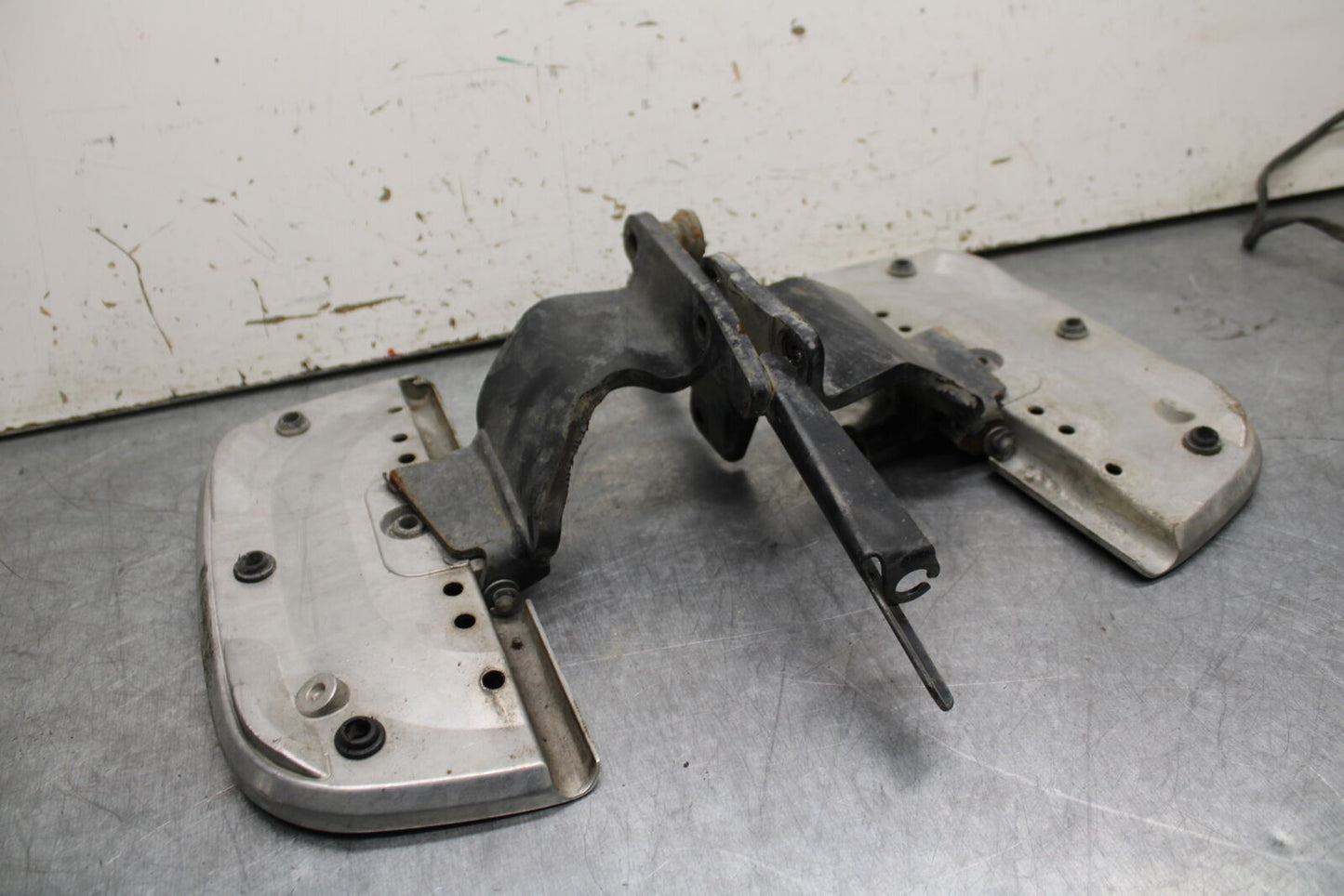 02-04 HONDA VTX1800S FRONT FOOT RESTS PEGS STEPS SET PAIR BB712