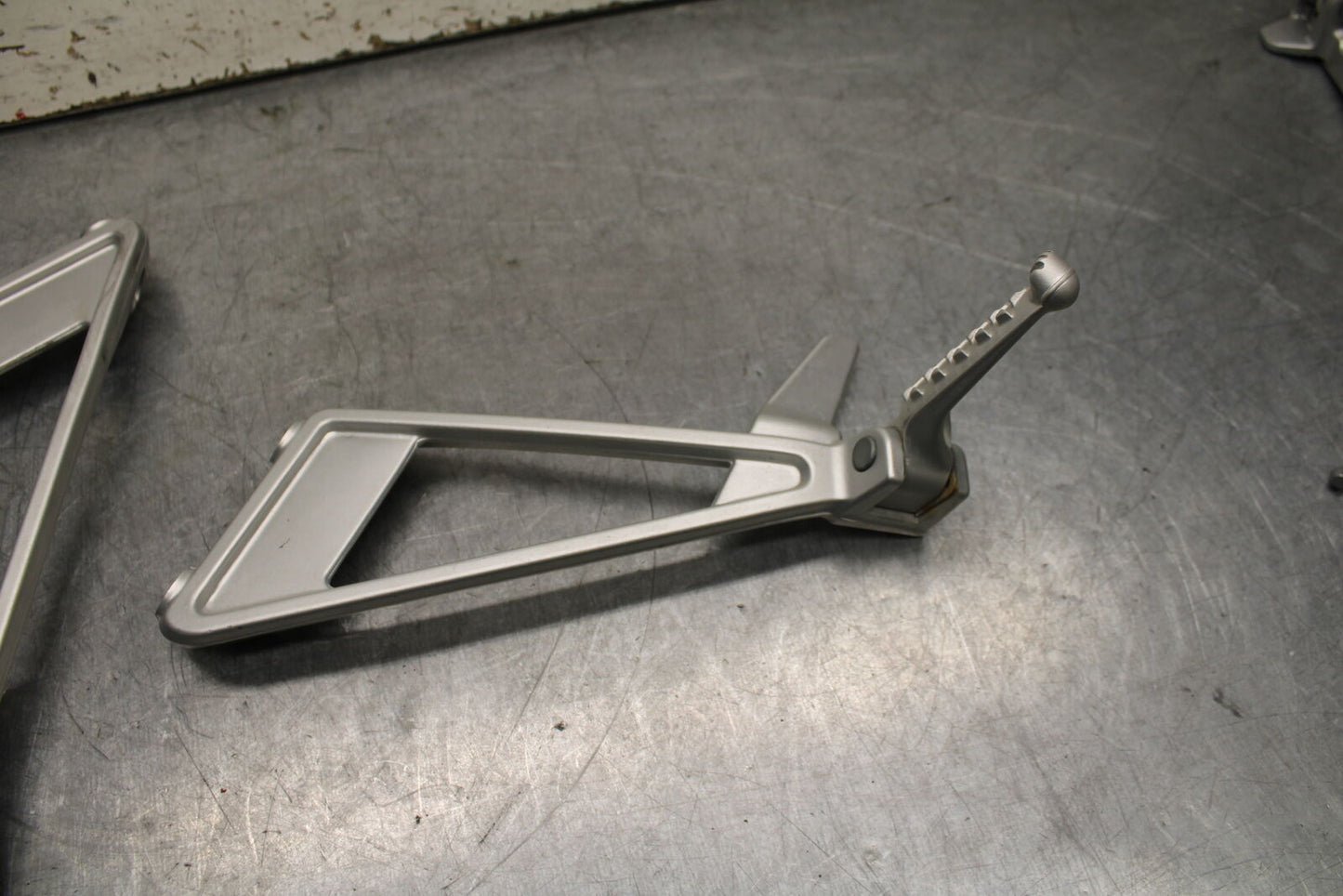 21-24 APRILIA TUONO 660 FACTORY REAR BACK PASSENGER PEG SET PAIR BB733
