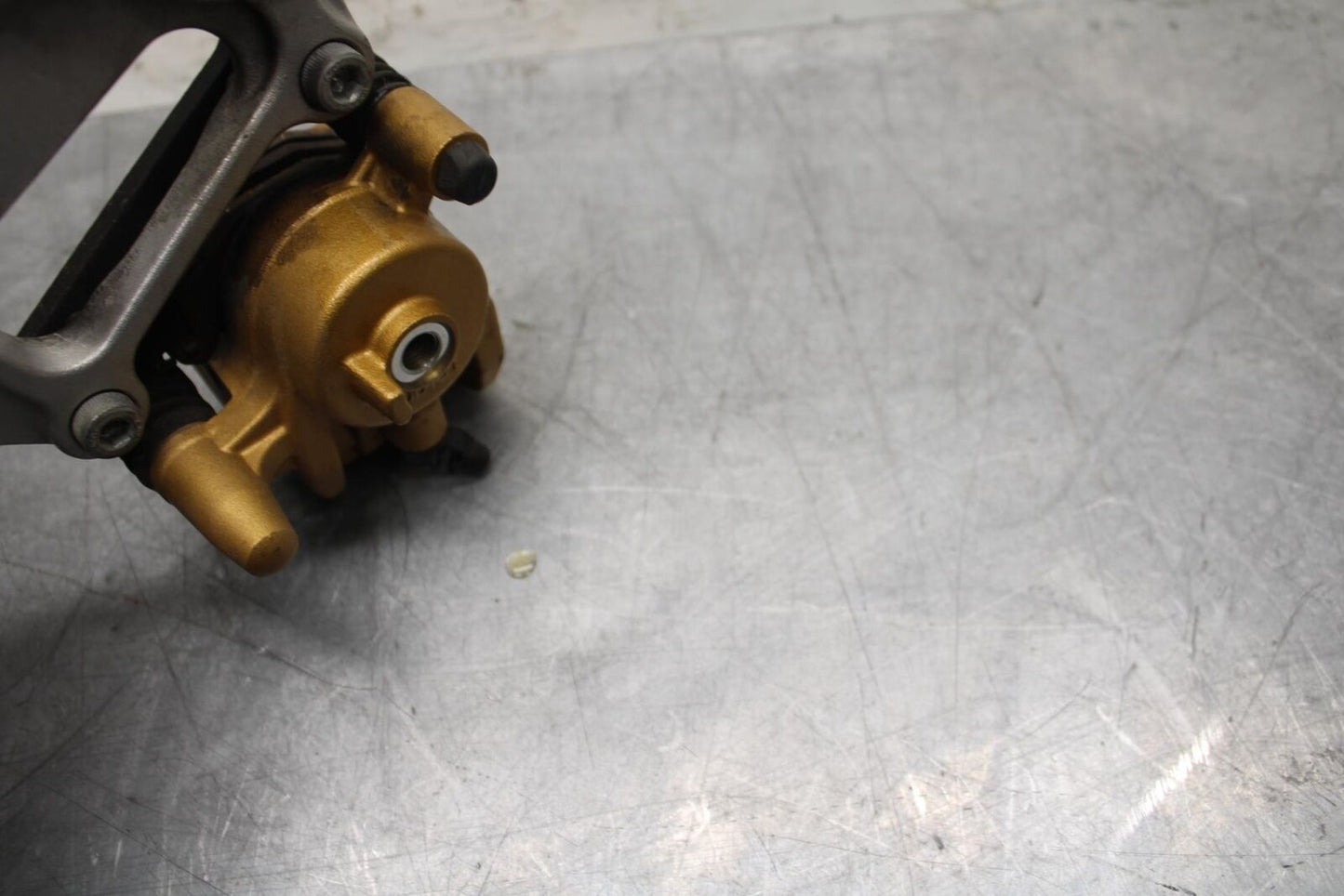 03-06 KAWASAKI Z1000 REAR BACK BRAKE CALIPER W MOUNT BRACKET BB487