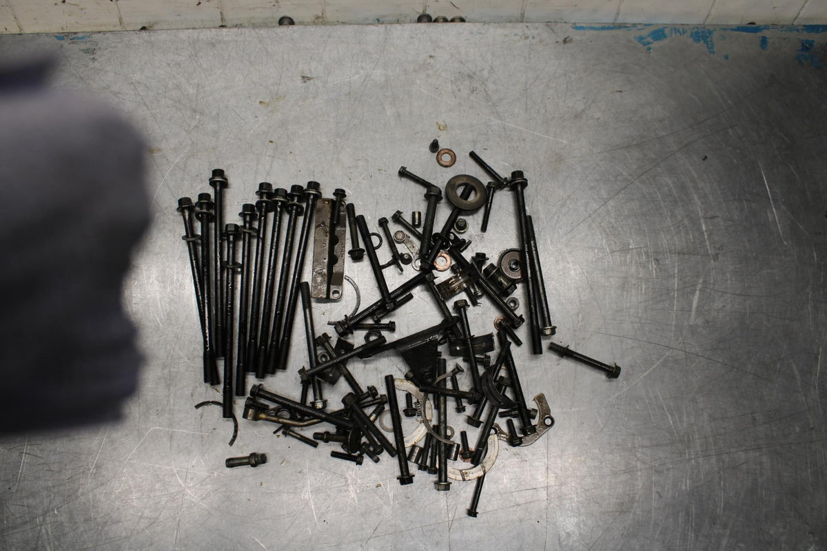 99-07 SUZUKI HAYABUSA GSX1300R ENGINE LEFTOVER CYLINDER HEAD BOLT BB426