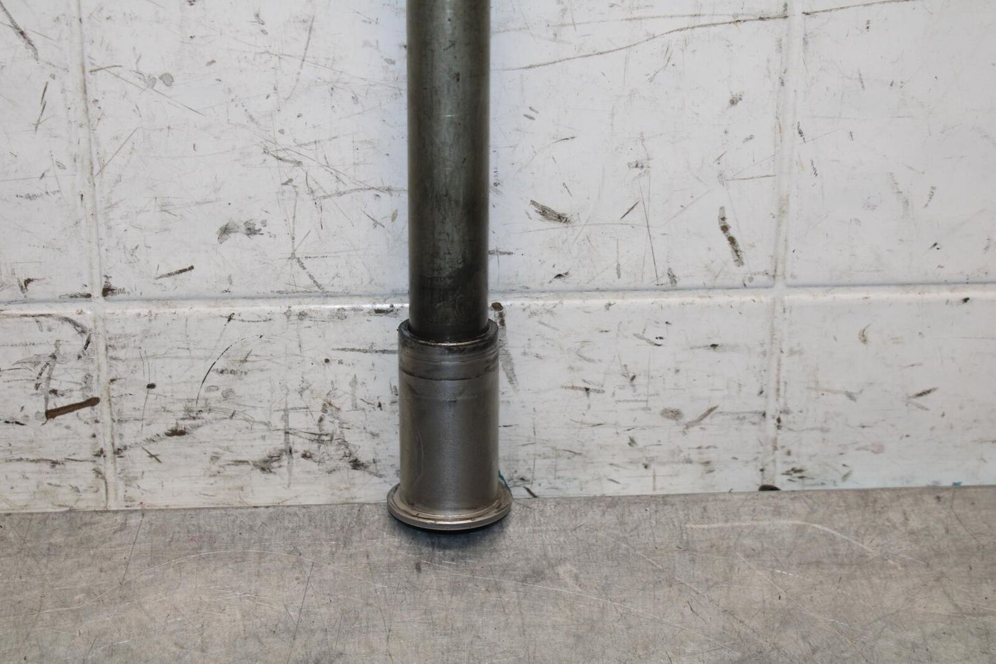 2001 Suzuki GSXR750 FRONT WHEEL RIM AXLE BOLT 54711-35F00 54711-35F10 BB553