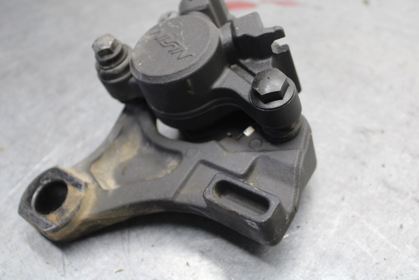 09-11 TRIUMPH DAYTONA 675 REAR BACK BRAKE CALIPER W MOUNT BRACKET BB652