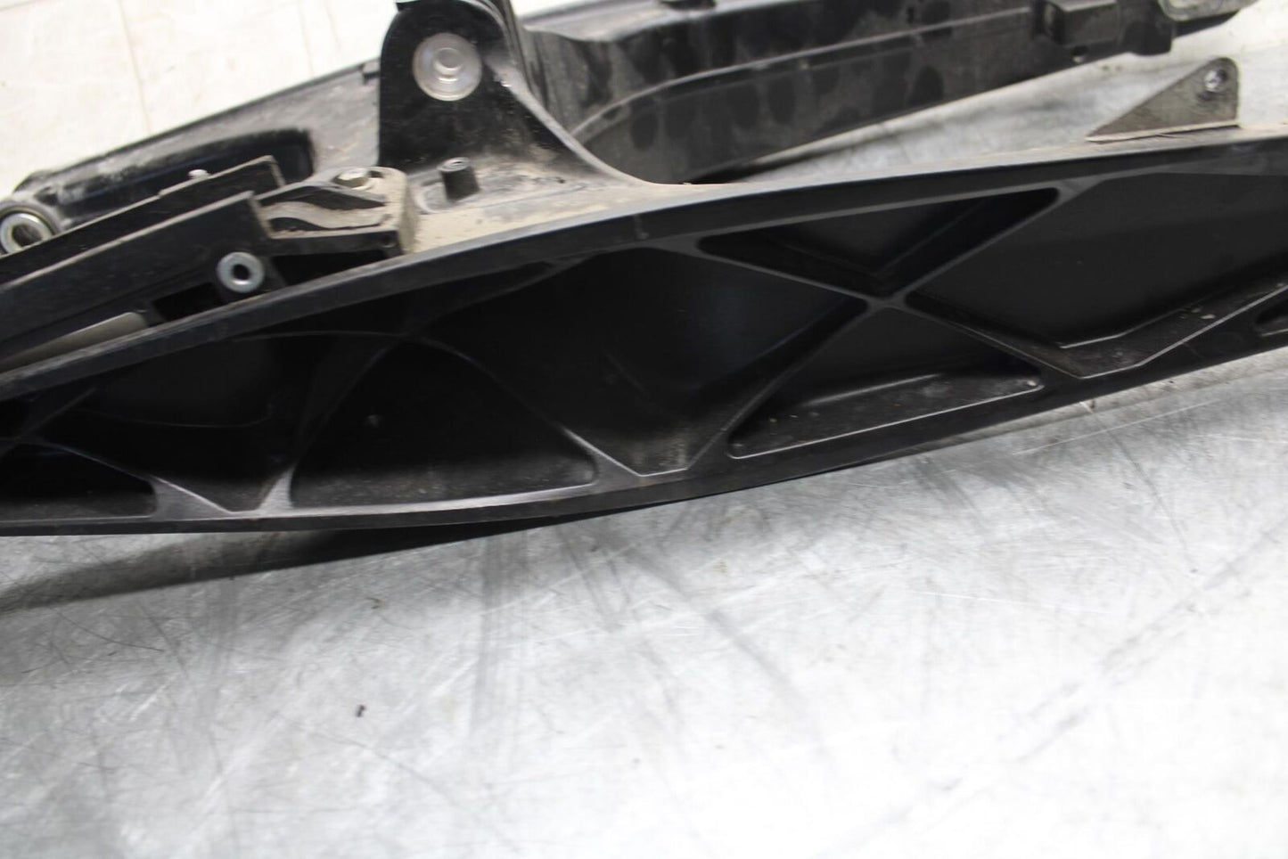22-23 HUSQVARNA SVARTPILEN 401 REAR SWINGARM BACK SUSPENSION SWING ARM BB541