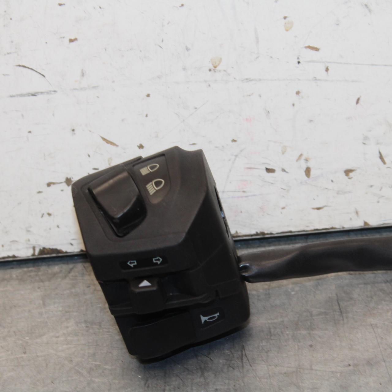 16-24 KTM 390 RC LEFT CLIP ON HANDLE HORN SIGNALS SWITCH SWITCHES BB648