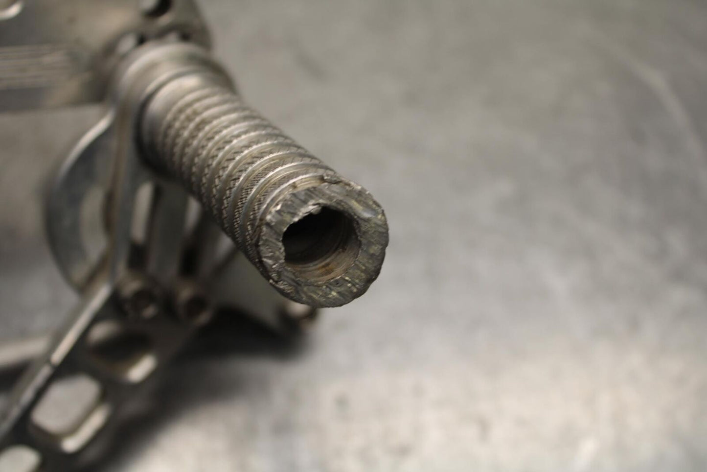 01-03 SUZUKI GSXR600 RIGHT LEFT REARSETS REAR SET DRIVER FOOT PEGS  BB639