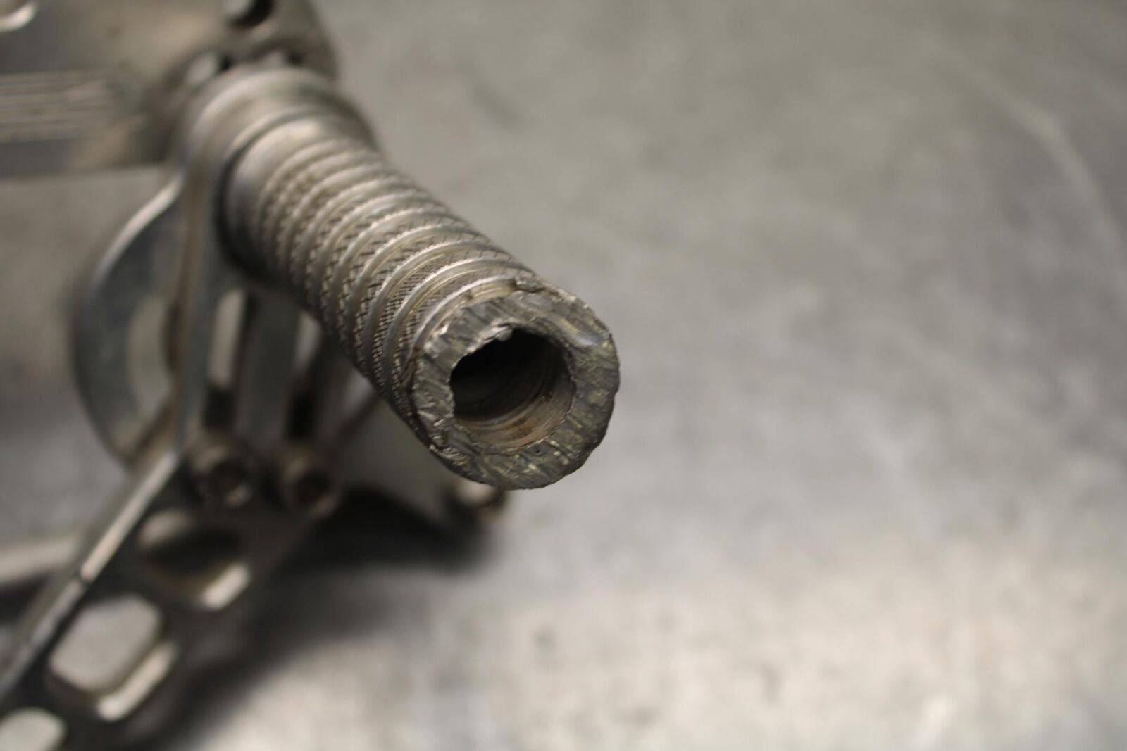 01-03 SUZUKI GSXR600 RIGHT LEFT REARSETS REAR SET DRIVER FOOT PEGS  BB639