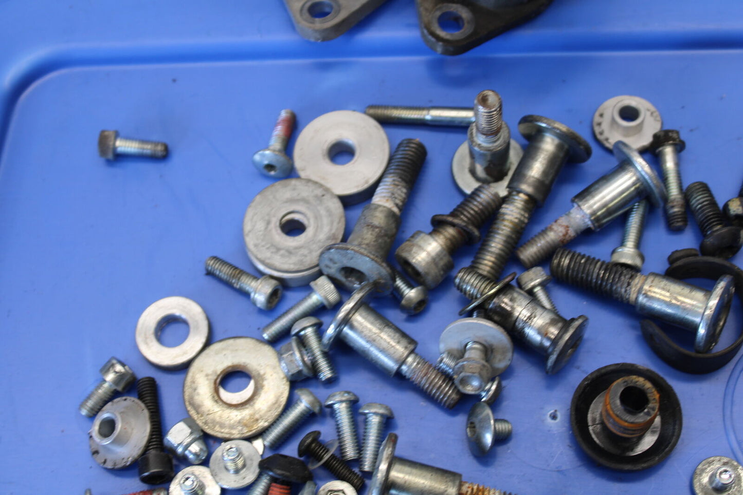 06-07 DUCATI MONSTER 695 MOUNTING BOLTS HARDWARE MOTOR SCREWS BB674