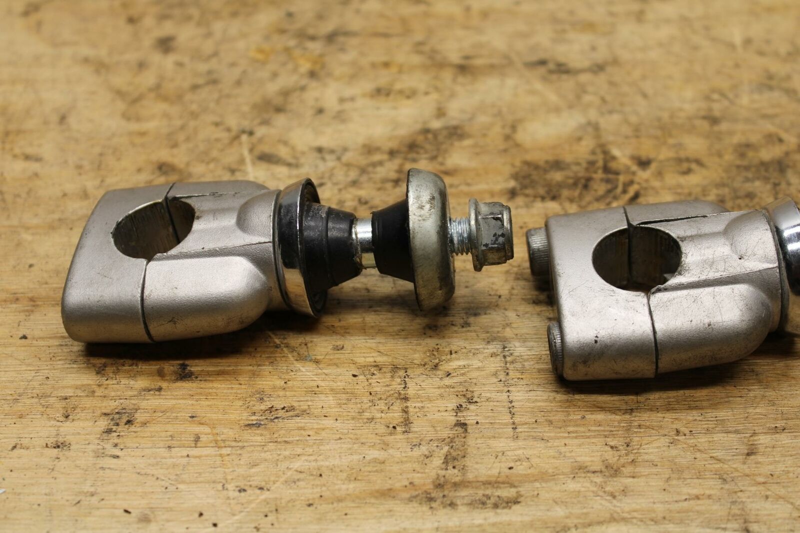 02-03 SUZUKI VSTROM 1000 HANDLEBAR RISERS CLAMPS BB331