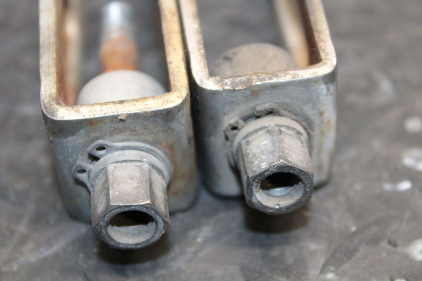 91-92 SUZUKI GSXR750 M SWINGARM CHAIN TENSIONER ADJUSTMENT BRACKETS BB213