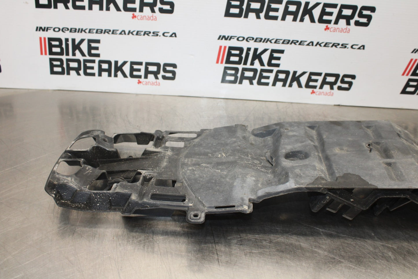 11-22 SUZUKI GSXR 600 REAR BACK TAIL UNDERTAIL BATTERY TRAY PLASTIC BB193