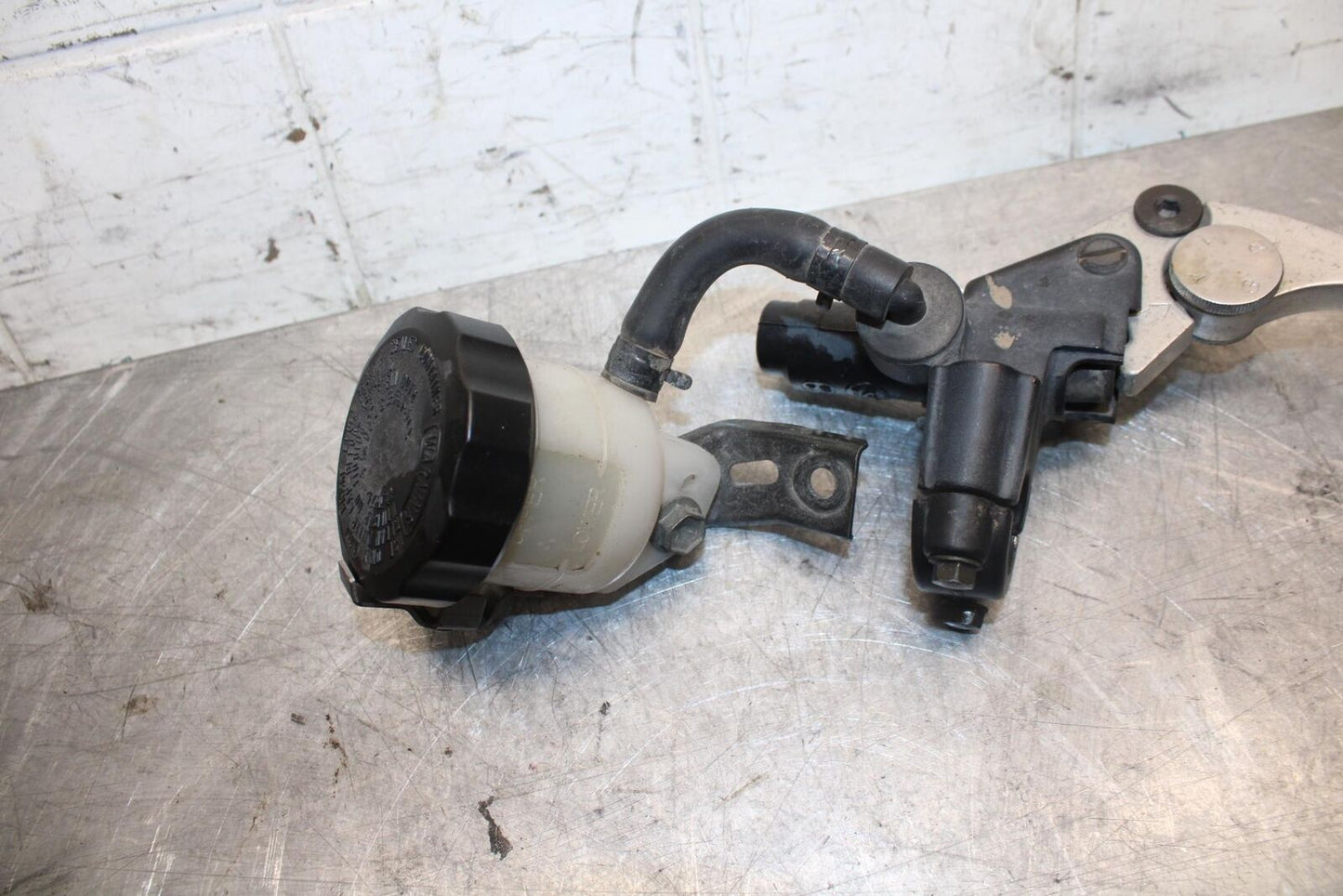 1998 Suzuki TL1000S FRONT BRAKE MASTER CYLINDER w/ LEVER BB508