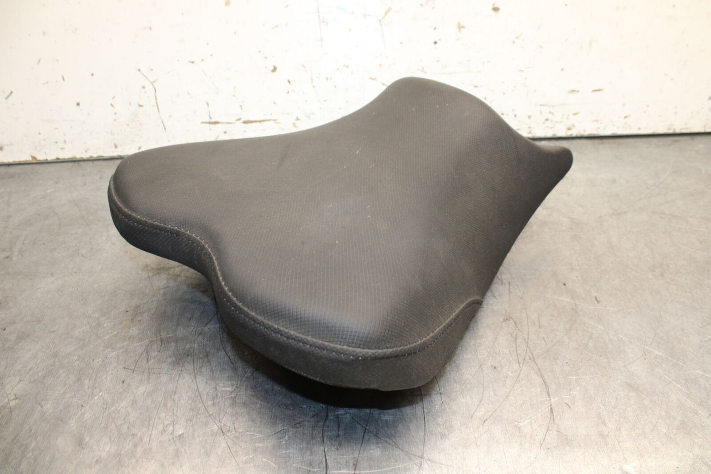 19-22 KAWASAKI Z400 FRONT DRIVERS SEAT PAD SADDLE PILLION BB738