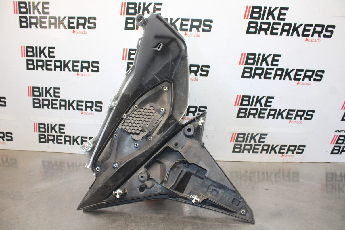 15-17 YAMAHA FJ09 RIGHT FRONT UPPER MID SIDE FAIRING COWL PLASTIC BB906