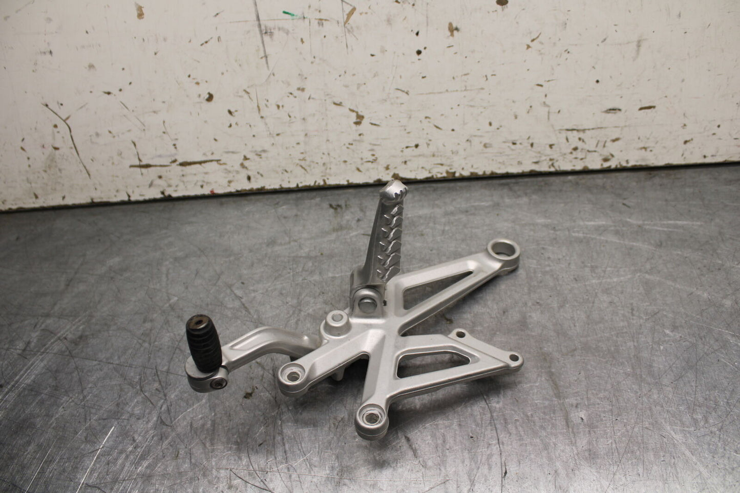 15-19 APRILIA RSV4 RF RIGHT REARSET REAR SET DRIVER FOOT PEG REST STOP BB611