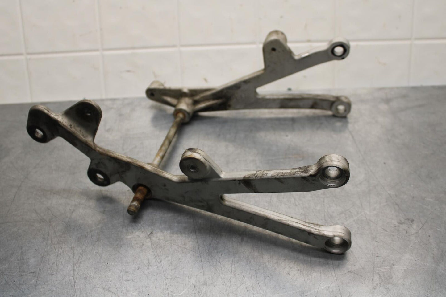 07-11 KTM 990 SUPER DUKE ENGINE MOUNT MOTOR BRACKET BB578