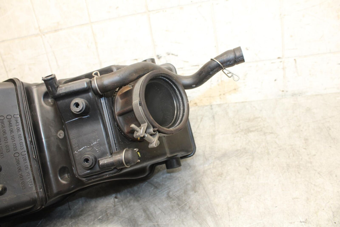 22-23 HUSQVARNA SVARTPILEN 401 AIRBOX AIR INTAKE FILTER BOX BB541
