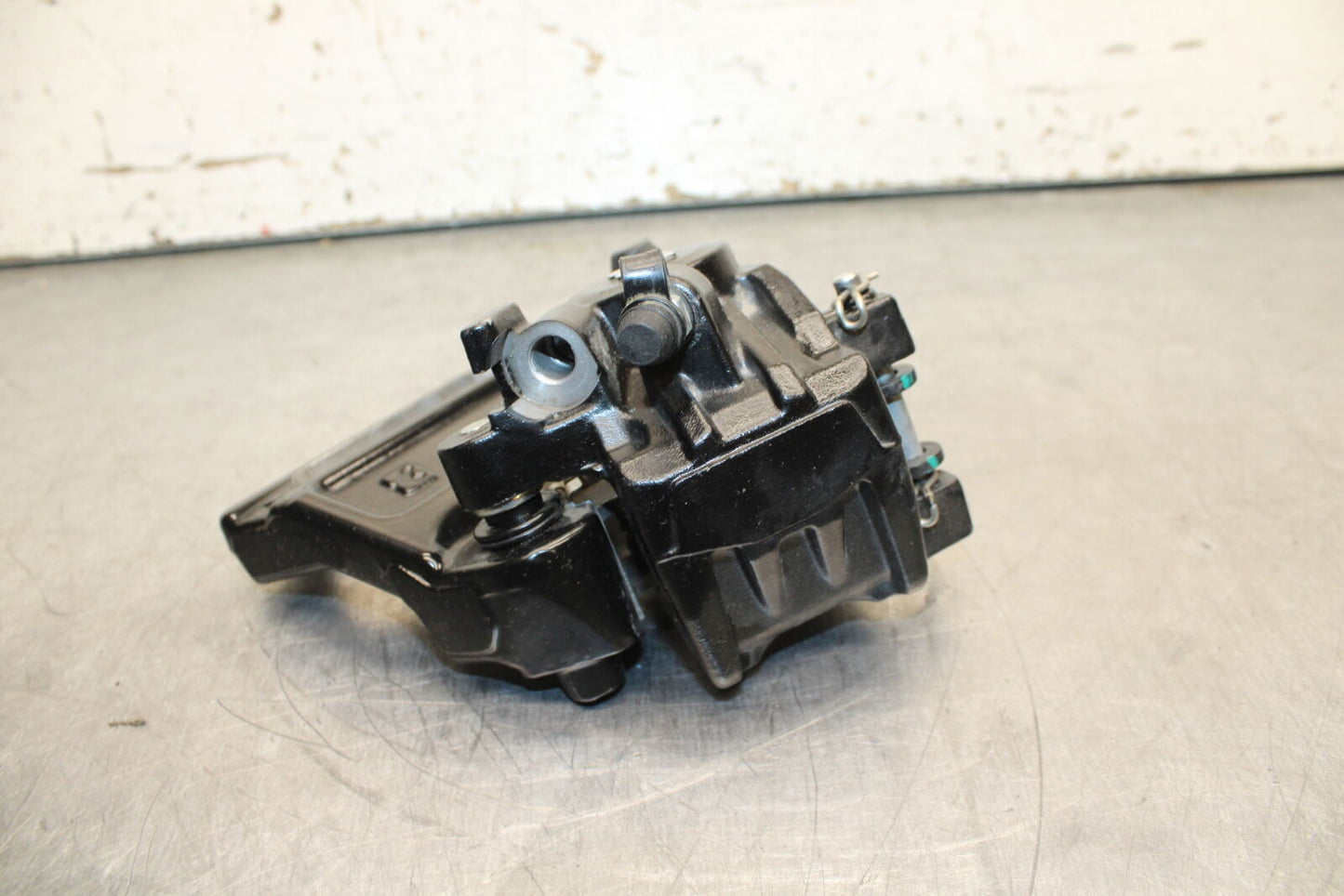 17-24 KTM 390 DUKE REAR BACK BRAKE CALIPER W MOUNT BRACKET BB734