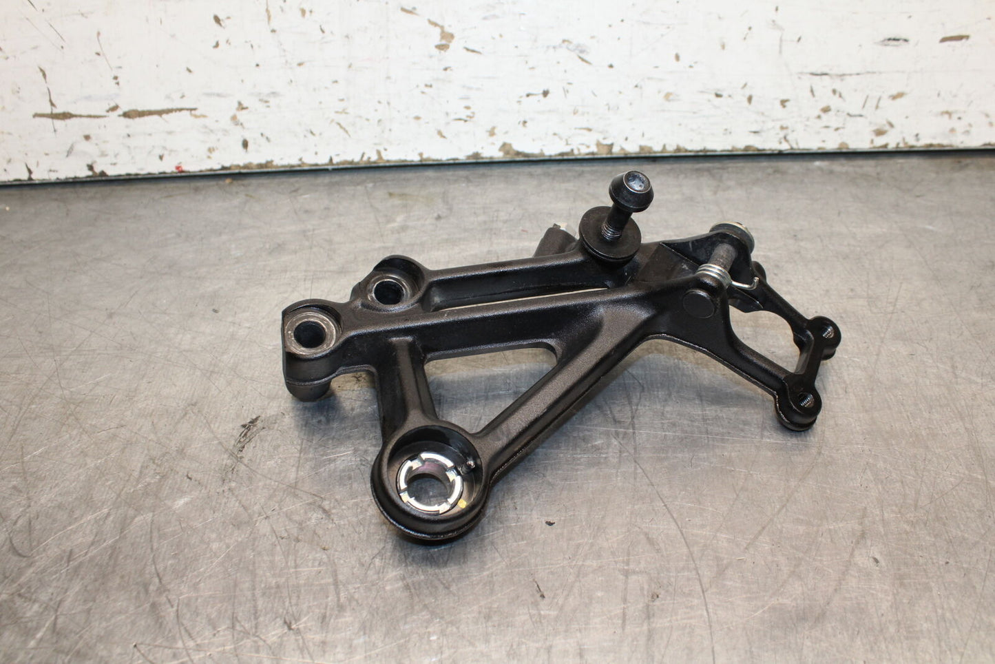 17-24 KTM 390 DUKE RIGHT REARSET REAR SET DRIVER FOOT PEG BRACKET MOUNT BB734