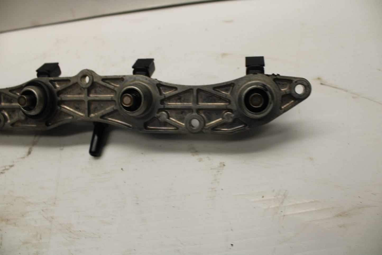 09-12 KAWASAKI NINJA ZX6R SECONDARY FUEL INJECTORS TOP AIRBOX GAS RAIL BB272