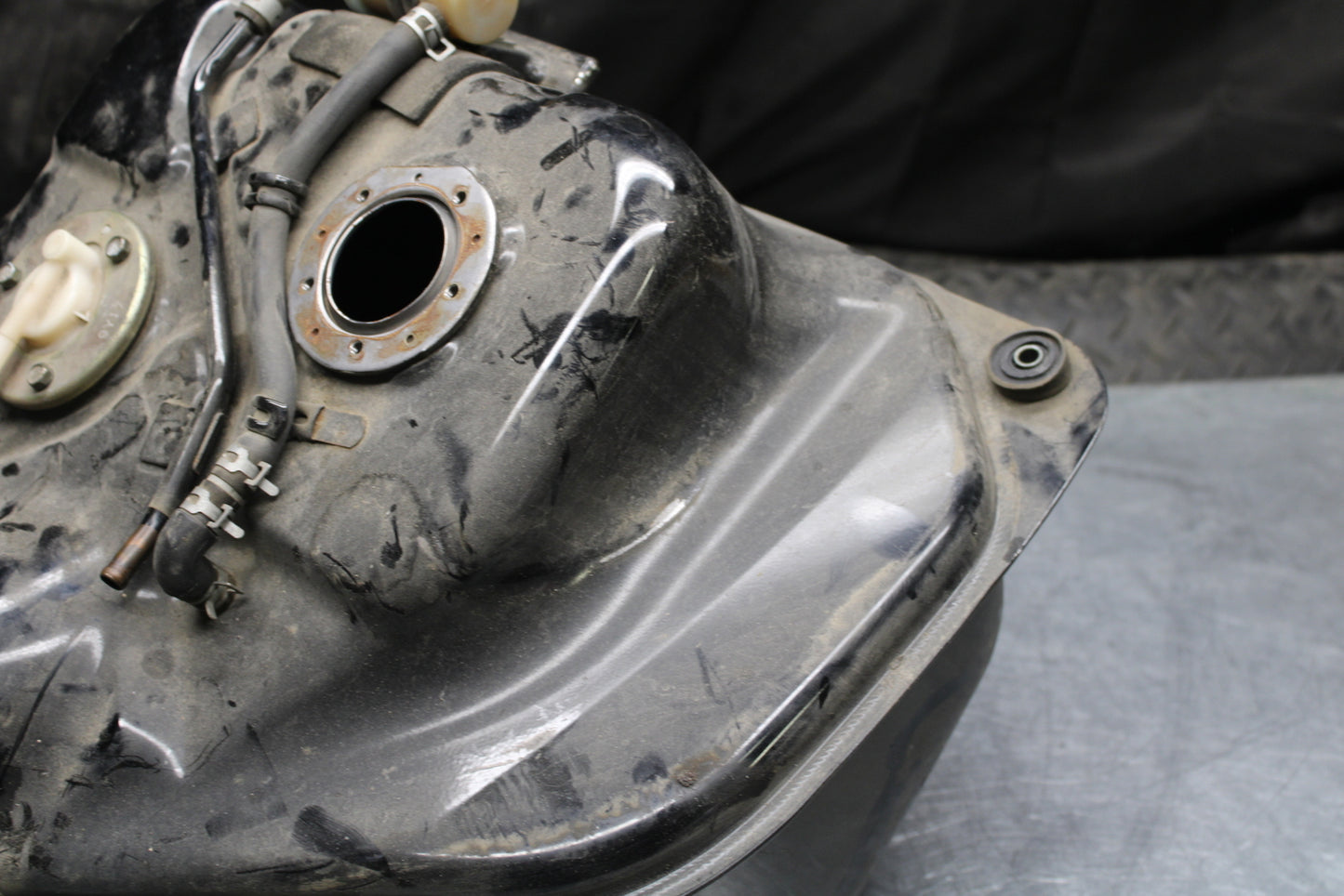 00 SUZUKI INTRUDER 1500 VL1500 GAS TANK FUEL PETROL RESERVOIR BB761
