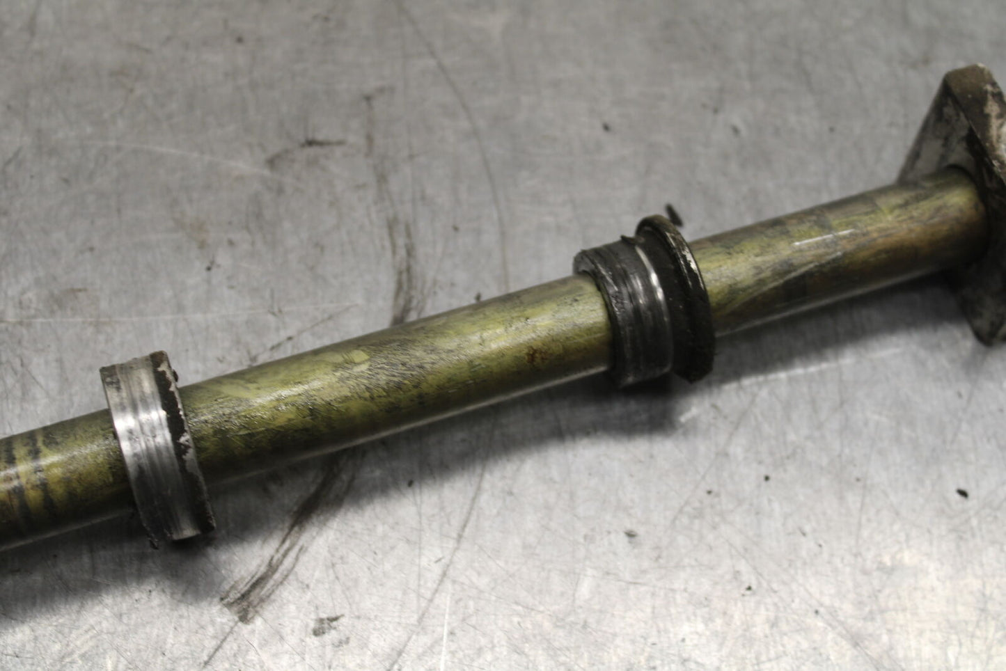 03-04 TRIUMPH DAYTONA 600 REAR AXLE BACK WHEEL RIM PIVOT BOLT AXEL BB745