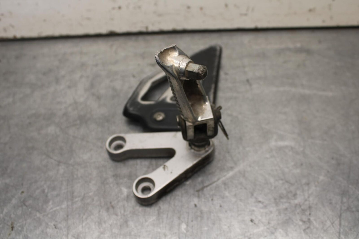 01-03 SUZUKI GSXR600 LEFT REARSET REAR SET DRIVER FOOT PEG REST STOP BB633