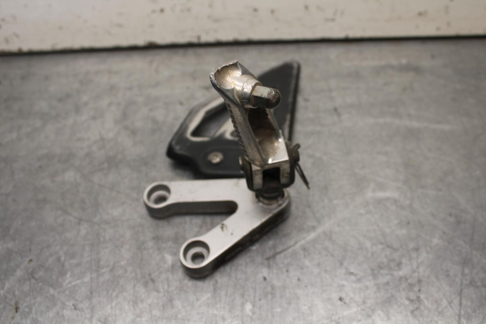 01-03 SUZUKI GSXR600 LEFT REARSET REAR SET DRIVER FOOT PEG REST STOP BB633