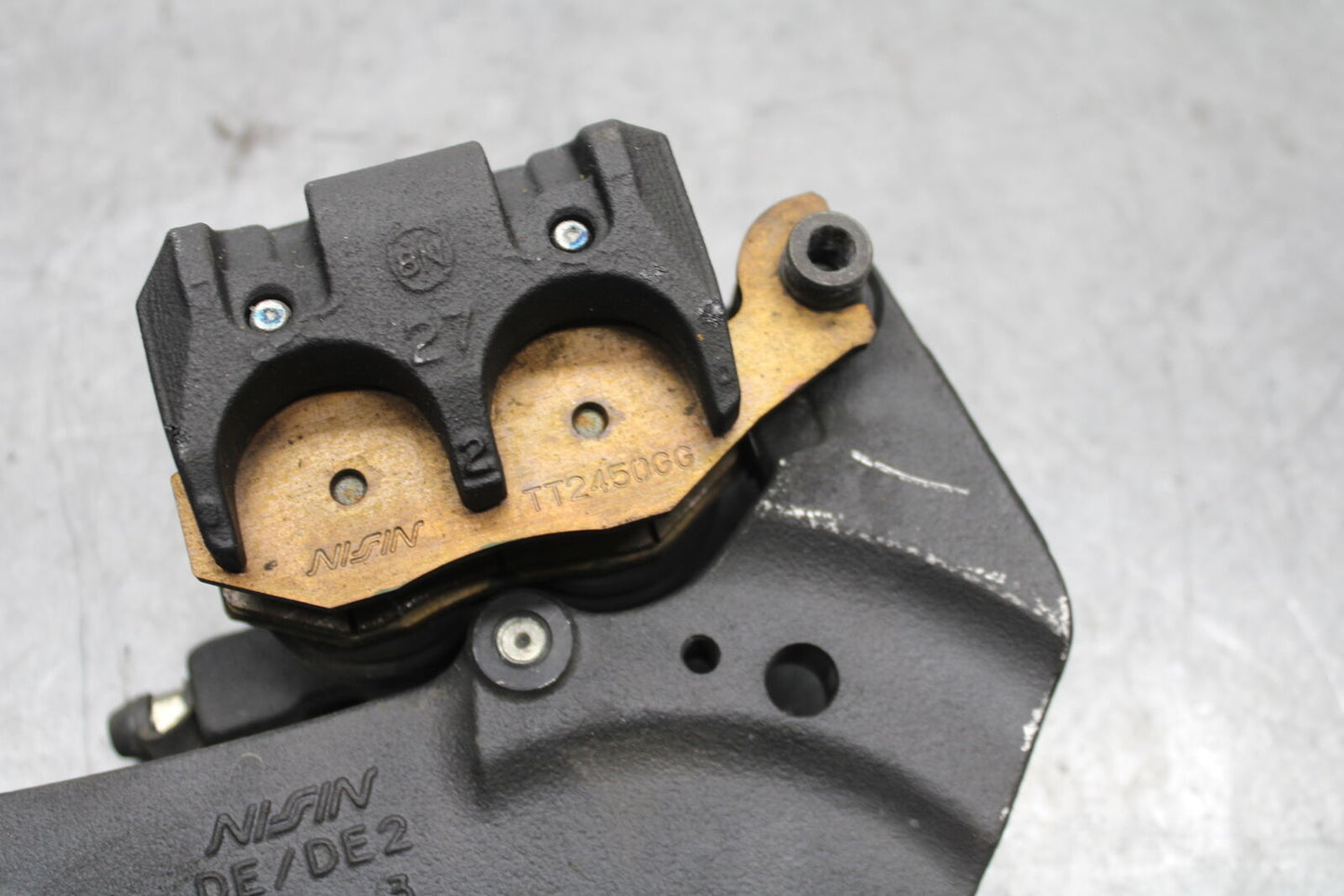 19-21 TRIUMPH SPEED TWIN 1200 REAR BRAKE CALIPER W MOUNT BRACKET T2021266 BB653