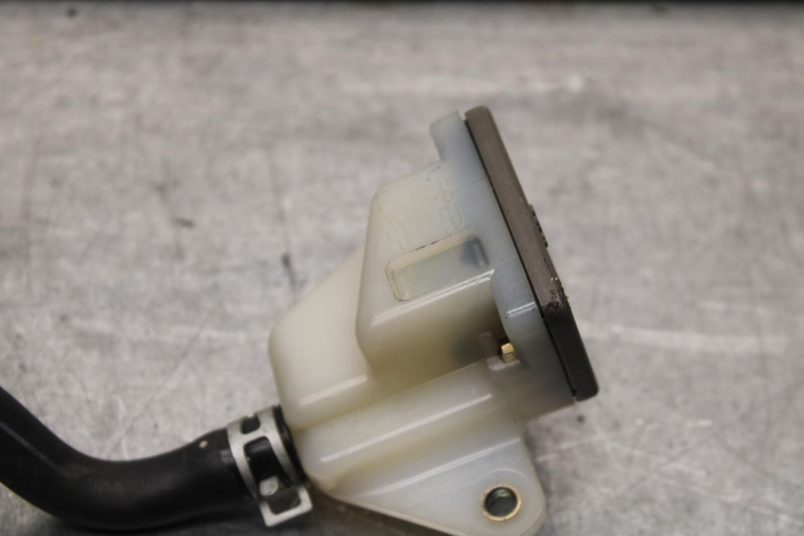 01-03 SUZUKI GSXR600 RIGHT REARSET REAR SET DRIVER FOOT PEG REST STOP BB633