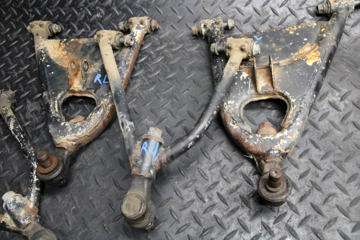 85-86 SUZUKI QUADRACER 250 FRONT RIGHT LEFT A ARM SET BB210