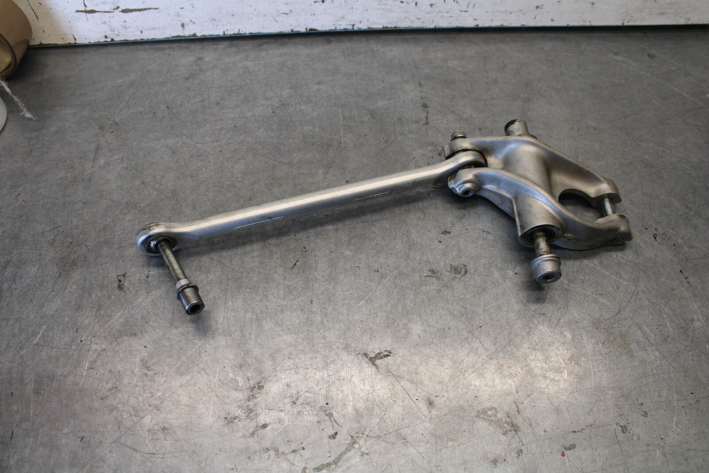 06-07 DUCATI MONSTER 695 REAR DOGBONE SHOCK LINKAGE LINK BB674