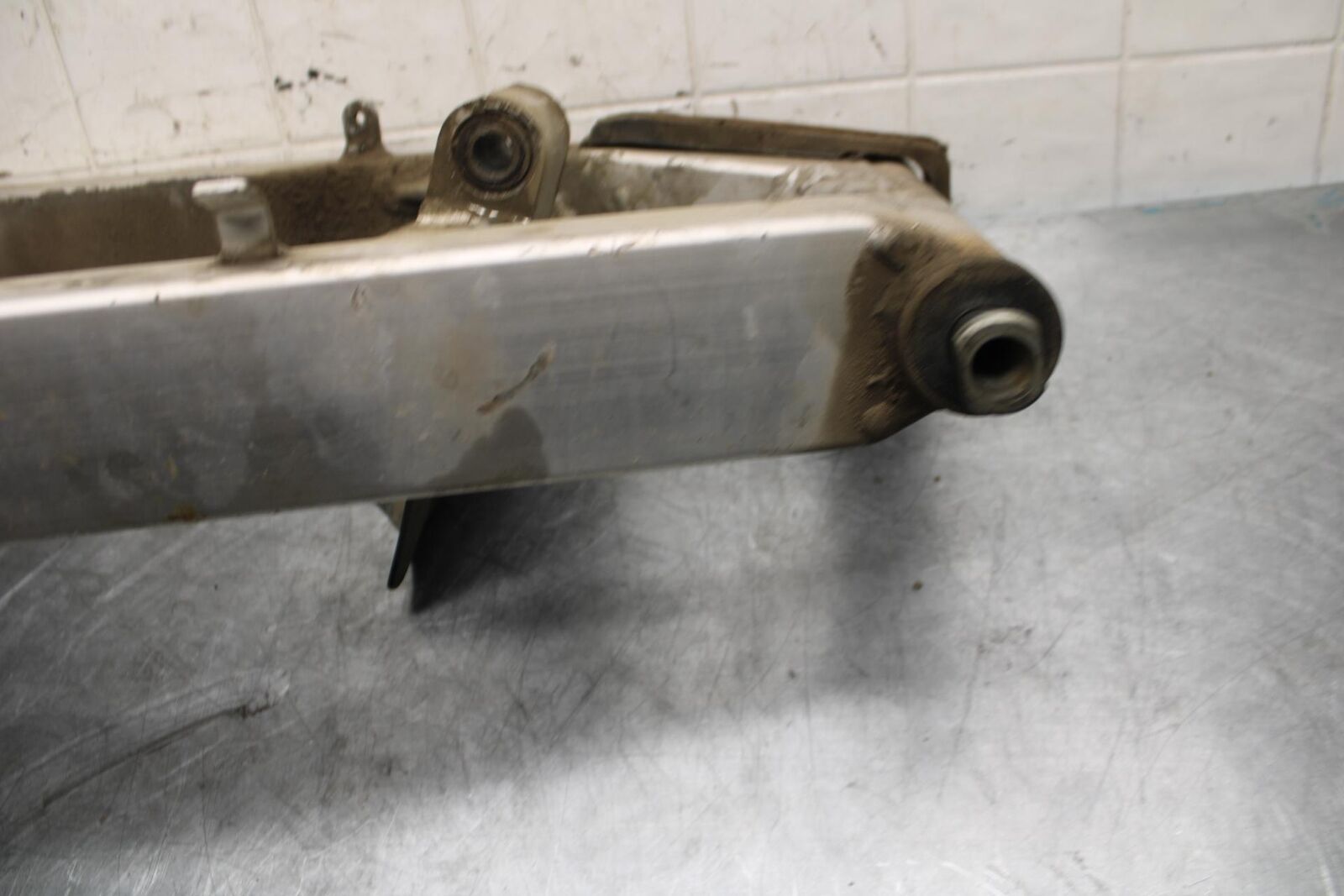 91-92 SUZUKI GSXR750 M  REAR SWINGARM BACK SUSPENSION SWING ARM BB493