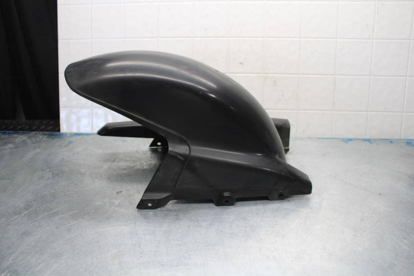 87-96 HONDA CBR1000F REAR BACK WHEEL TIRE HUGGER FENDER W CHAIN GAURD BB420