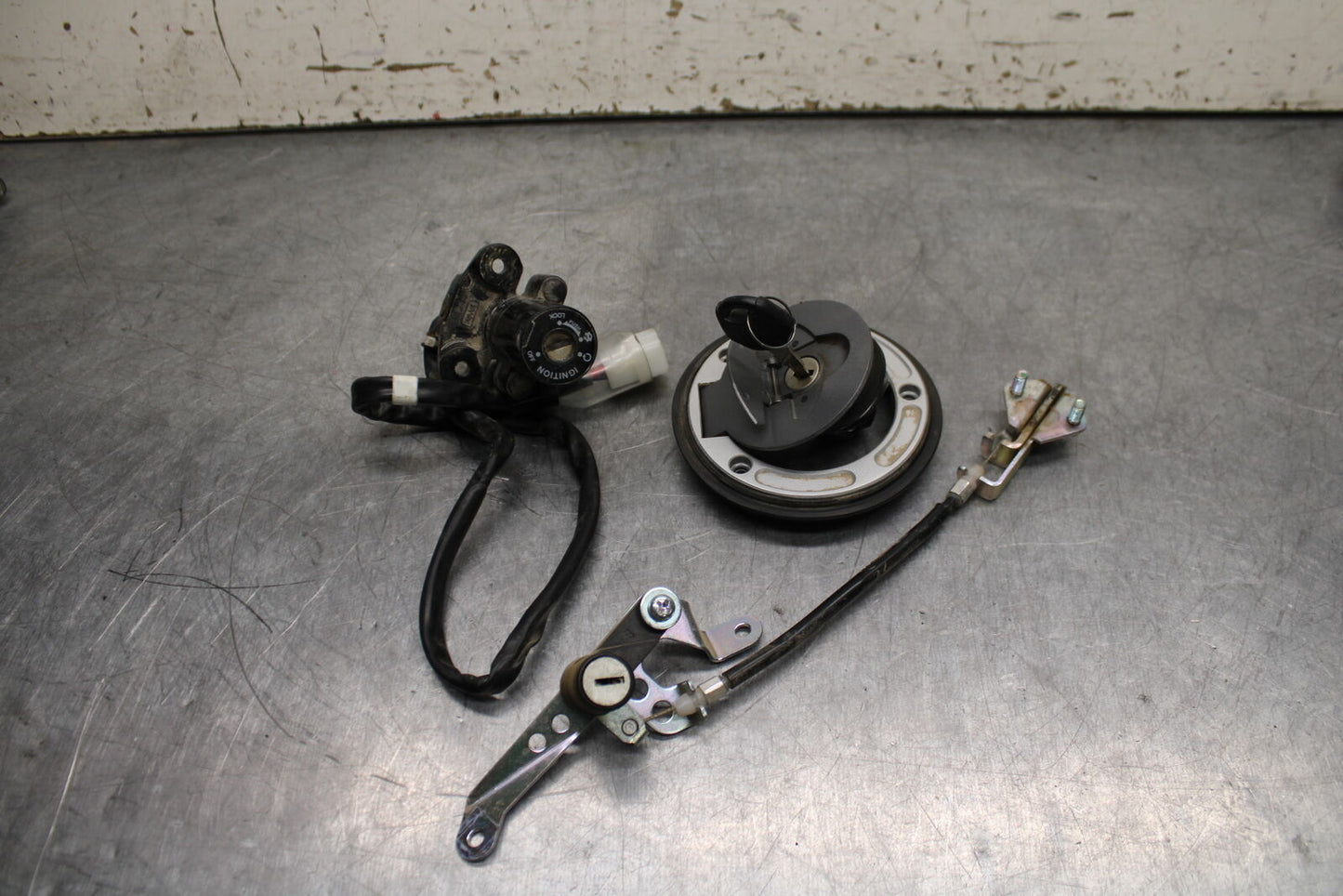 19-24 YAMAHA R3 IGNITION LOCK KEY SET W/ GAS CAP AND SEAT LOCK BB736