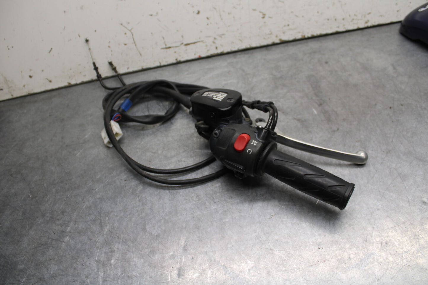 14-16 TRIUMPH AMERICA LT RIGHT CLIP ON HANDLE KILL OFF START SWITCH BB720
